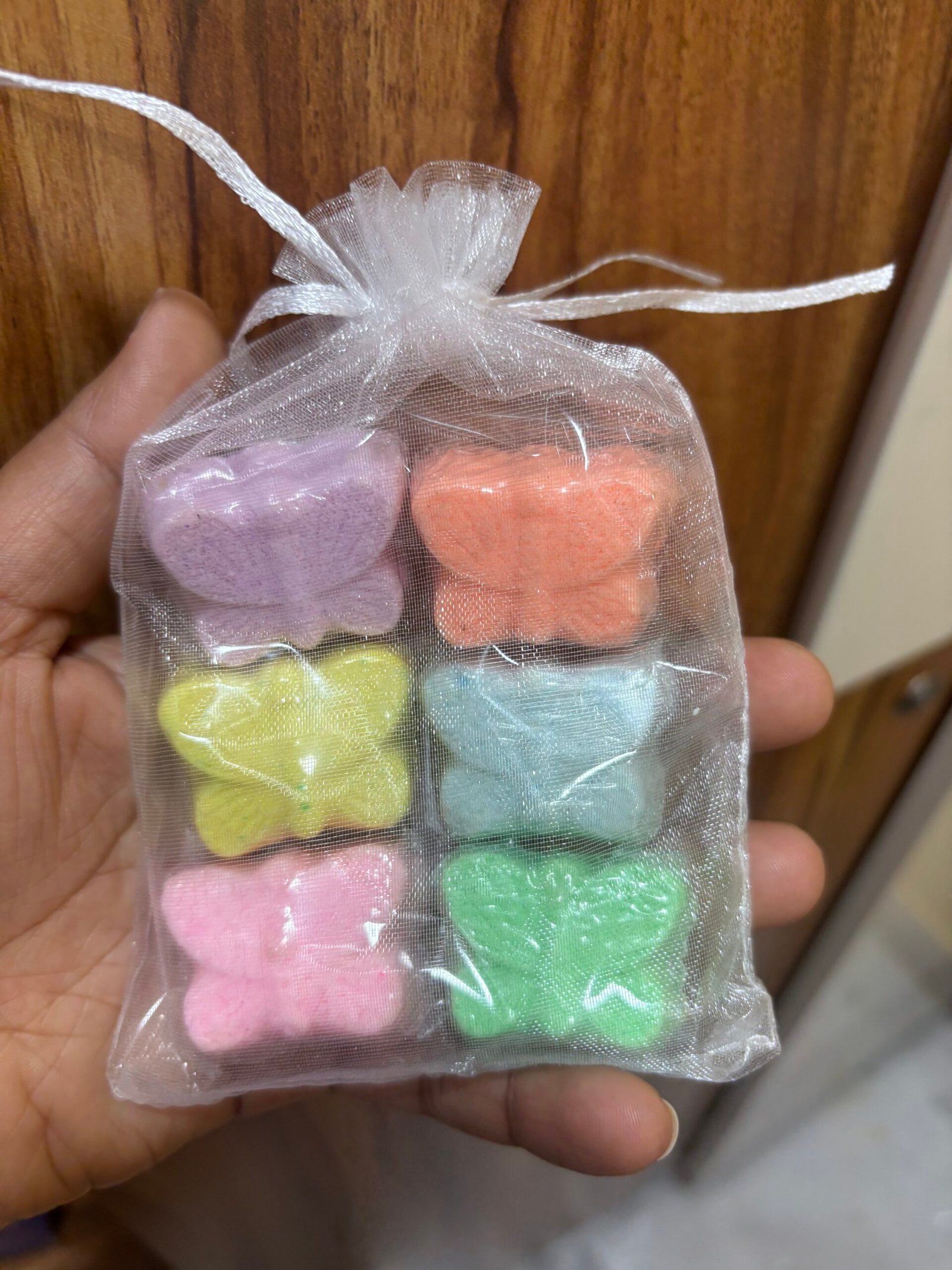 Mini Butterfly Bath bomb - Pack of 6 - Image 2